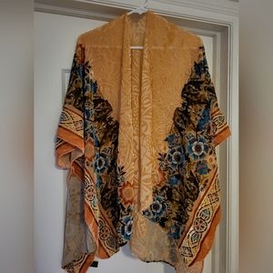 Floral velvet kimono